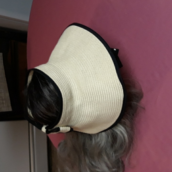 Ladies hat - Picture 2 of 5